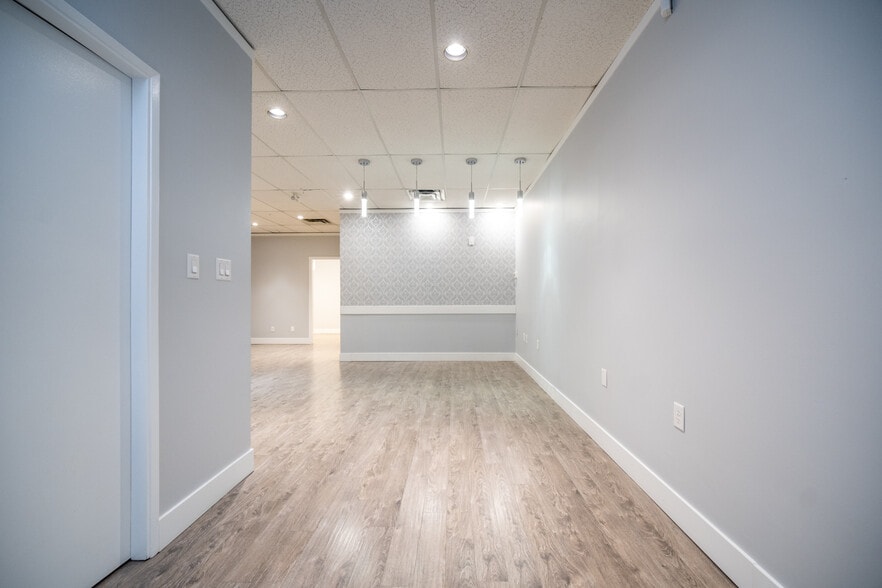 More Photos Of 33103 1st Ave, Mission Office For Lease