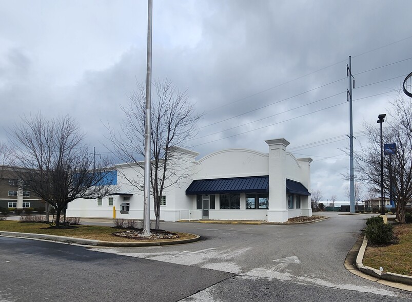 Primary Photo Of 133 Three Springs Rd, Bowling Green Restaurant For Sale