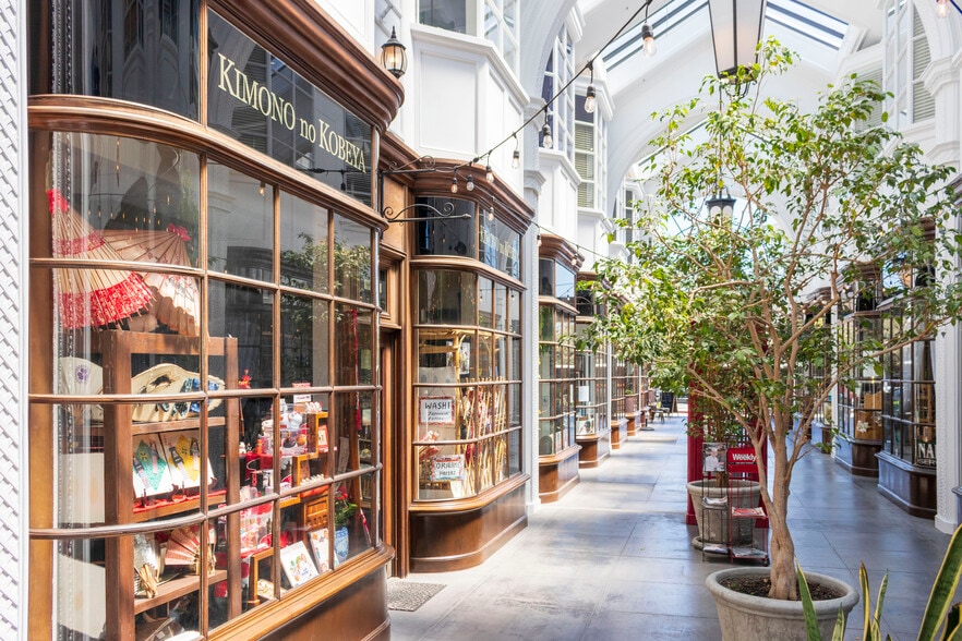 More Photos Of 380 S Lake Ave, Pasadena Storefront Retail Office For Lease