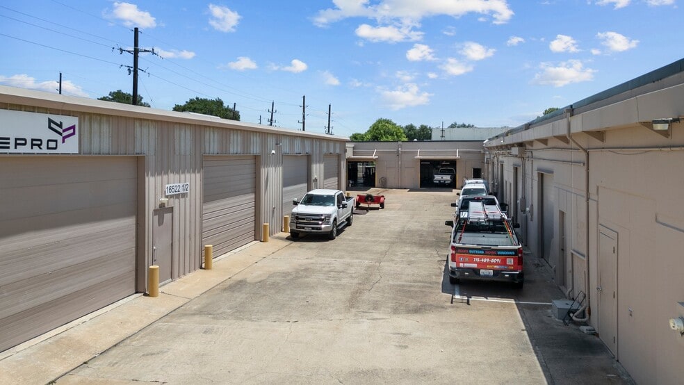 More Photos Of 16522-16536 Park Row, Houston Light Distribution For Sale