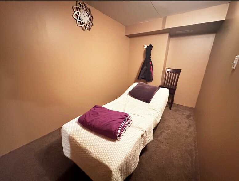 More Photos Of 3347 N Clark St, Chicago Storefront Retail Residential For Sale