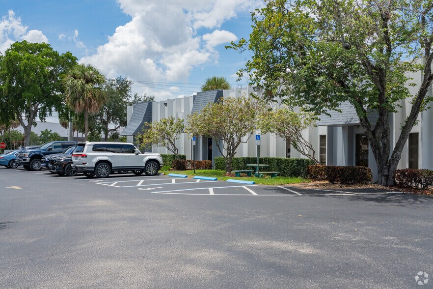 More Photos Of 1001 W Cypress Creek Rd, Fort Lauderdale Office For Lease
