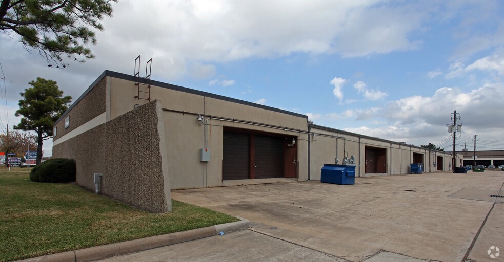 More Photos Of 10661 Haddington Dr, Houston Unknown For Lease