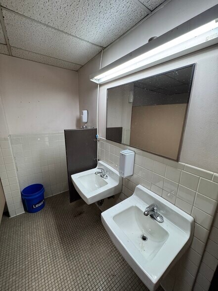 More Photos Of 8716 SE 15th St, Oklahoma City Distribution For Sale