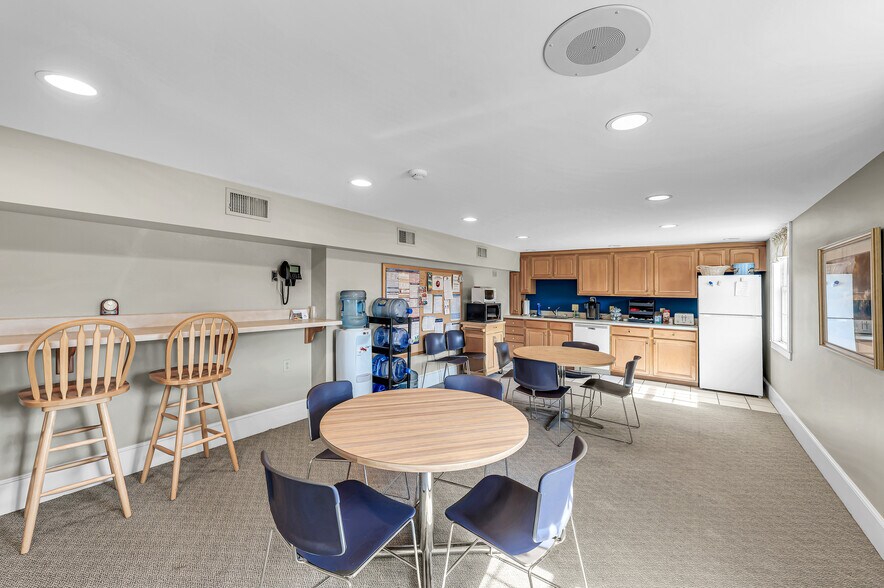 More Photos Of 101-107 South St, Pittsfield Office For Sale