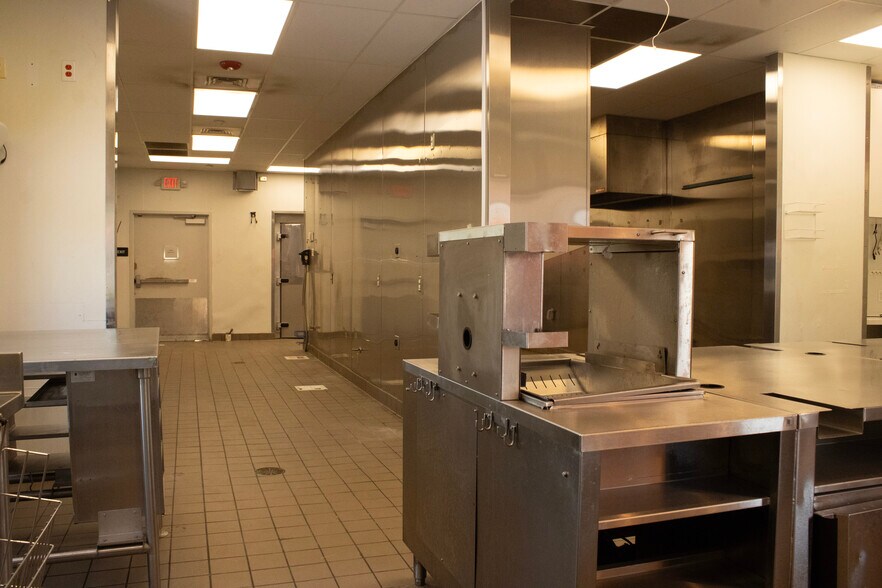 More Photos Of 606 S Pierce St, Alma Fast Food For Lease
