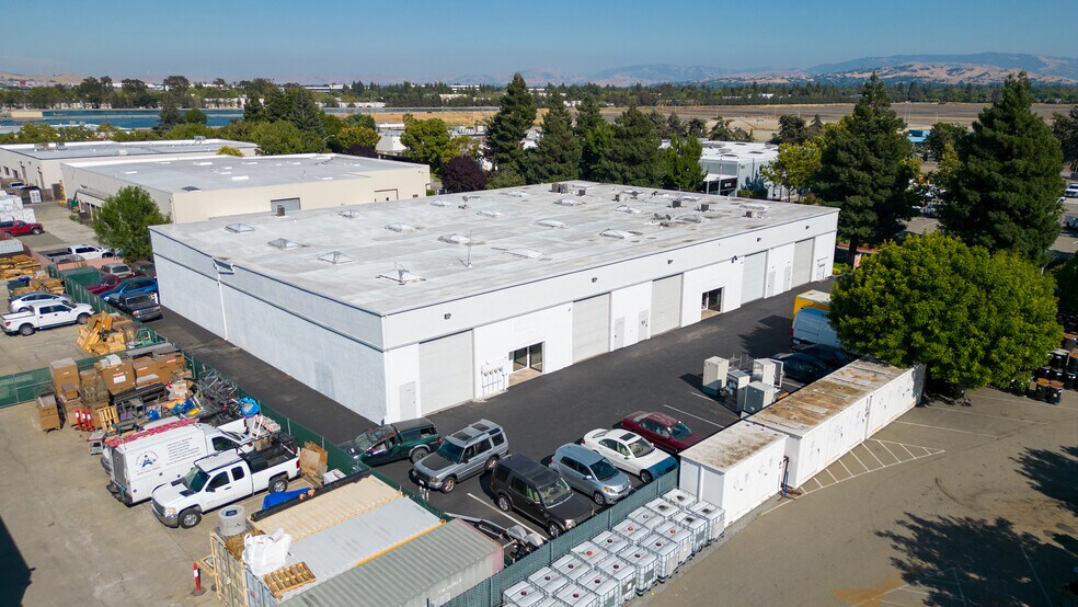 More Photos Of 7034 Commerce Cir, Pleasanton Warehouse For Lease