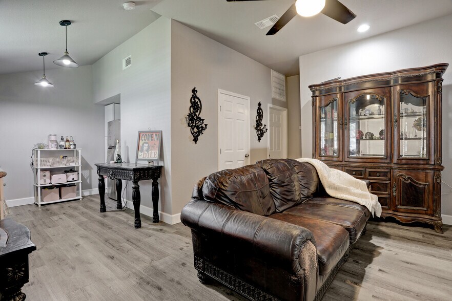 More Photos Of 2322 Central St, Dickinson Apartments For Sale