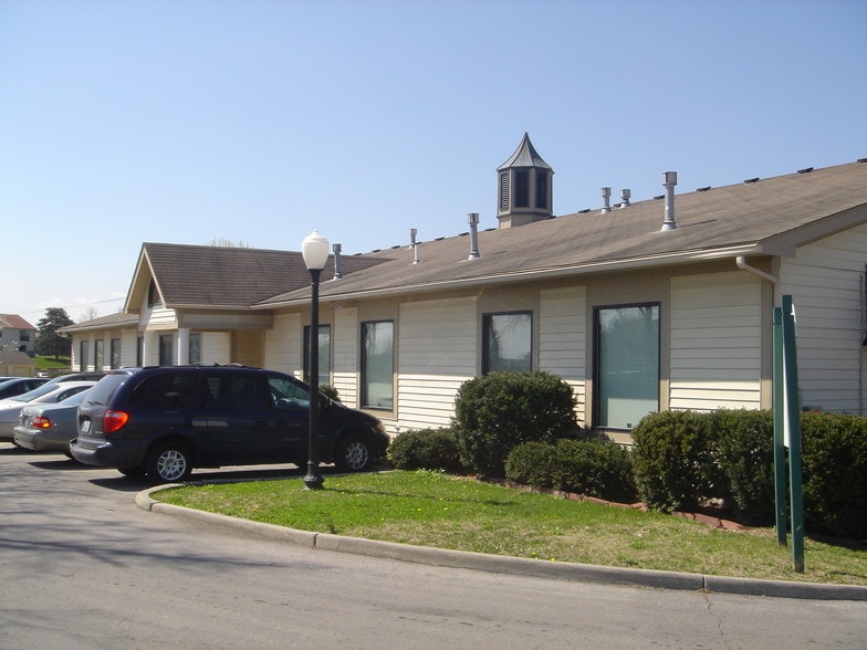 More Photos Of 17201 E 40 Hwy, Independence Unknown For Lease