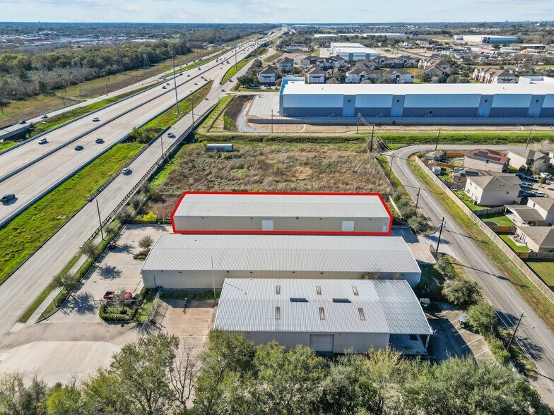 More Photos Of 8051 S Sam Houston Pky, Houston Warehouse For Lease