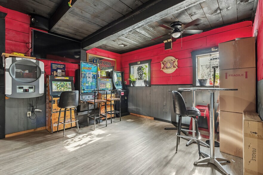 More Photos Of 900 Oak St, Pittston Showroom For Sale