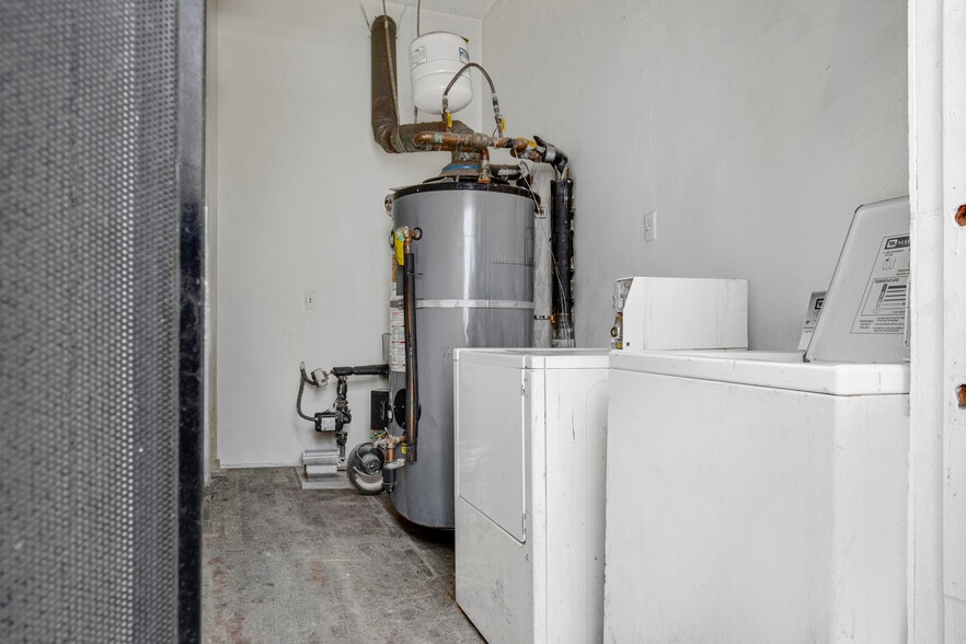 More Photos Of 2016 S Bedford St, Los Angeles Apartments For Sale