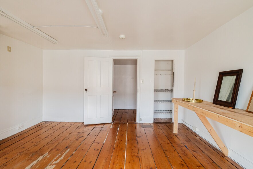 More Photos Of 323 Warren St, Hudson Storefront Retail Residential For Sale