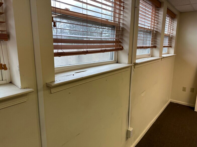 More Photos Of 195 Bristol Oxford Valley Rd, Langhorne Bank For Sale
