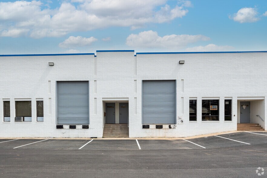 More Photos Of 14701-14707 Willard Rd, Chantilly Light Distribution For Lease