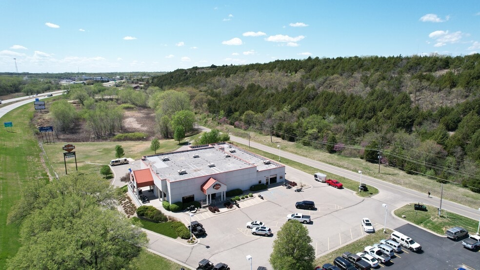 More Photos Of 1021 Goldenbelt Blvd, Junction City Auto Dealership For Sale