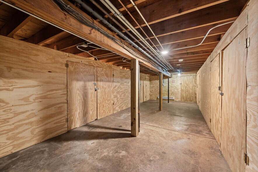 More Photos Of 304 Hankes Ave, Aurora Apartments For Sale