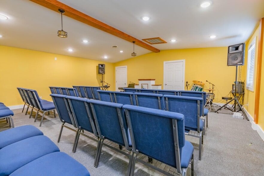 More Photos Of 1080 Main St NW, Lenoir Office For Sale