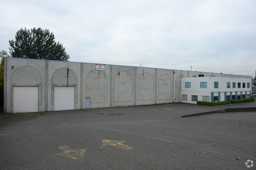 More Photos Of 3400 NE Columbia Blvd, Portland Warehouse For Sale