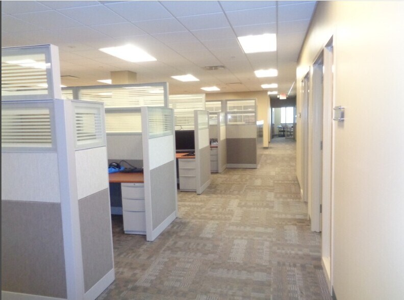 More Photos Of 1040 W Northwest Hwy, Mount Prospect Office For Sale