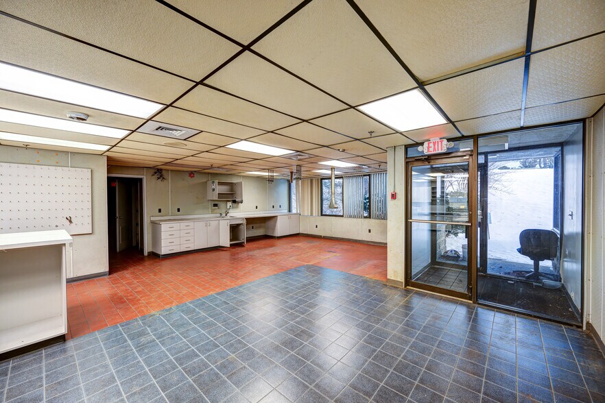 More Photos Of 1 Bouchard St, Manchester Manufacturing For Sale