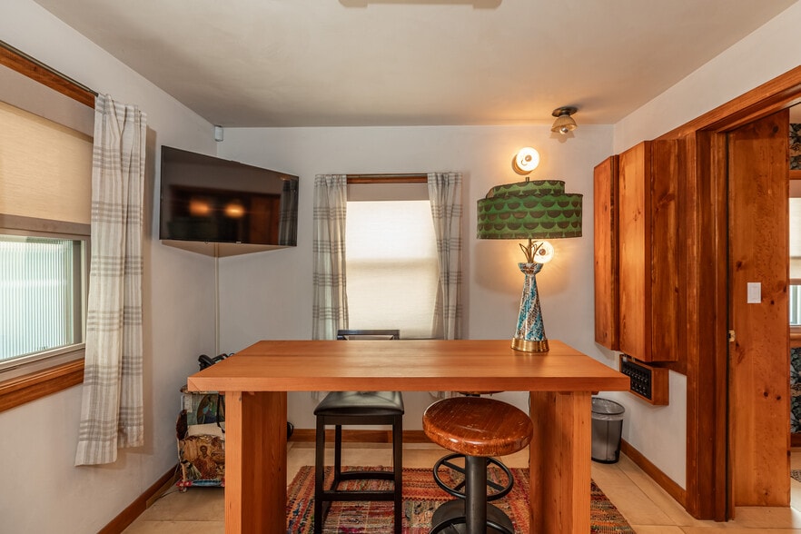 More Photos Of 1219 Abbot Kinney Blvd, Venice Storefront Retail Residential For Lease