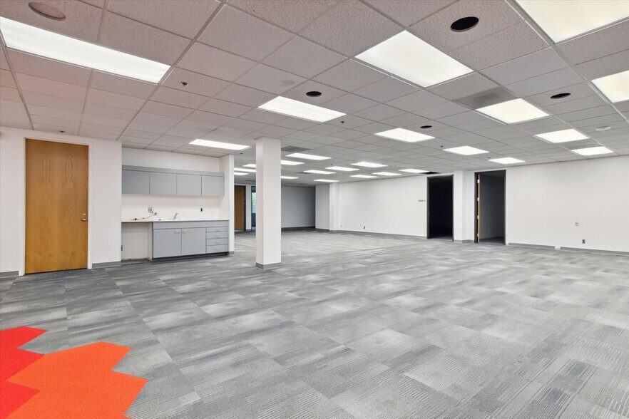 More Photos Of 950 Stephenson Hwy, Troy Loft Creative Space For Lease