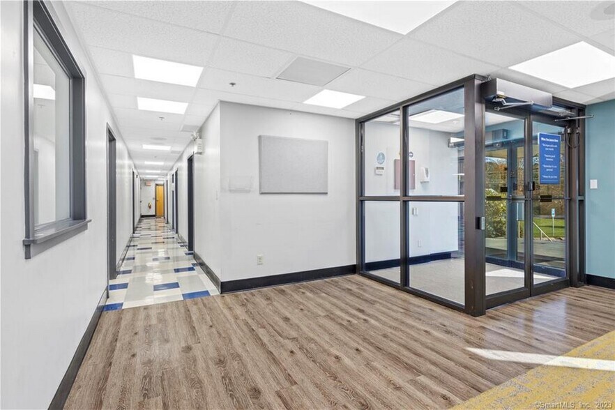 More Photos Of 192 Westbrook Rd, Essex Office For Sale