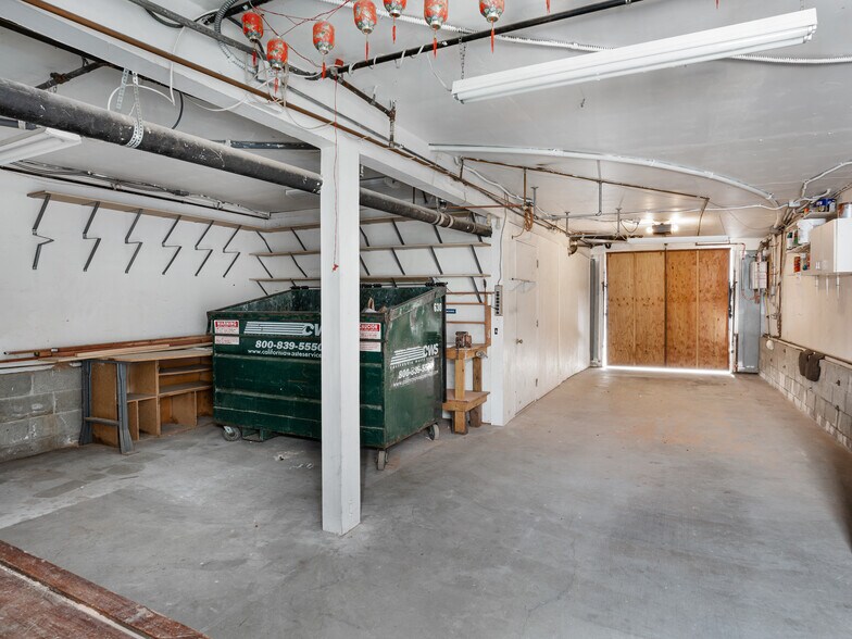 More Photos Of 58 Ozone Ave, Venice Specialty For Sale