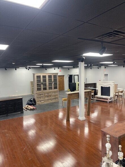 More Photos Of 13018 Pennsylvania Ave, Hagerstown General Retail For Lease