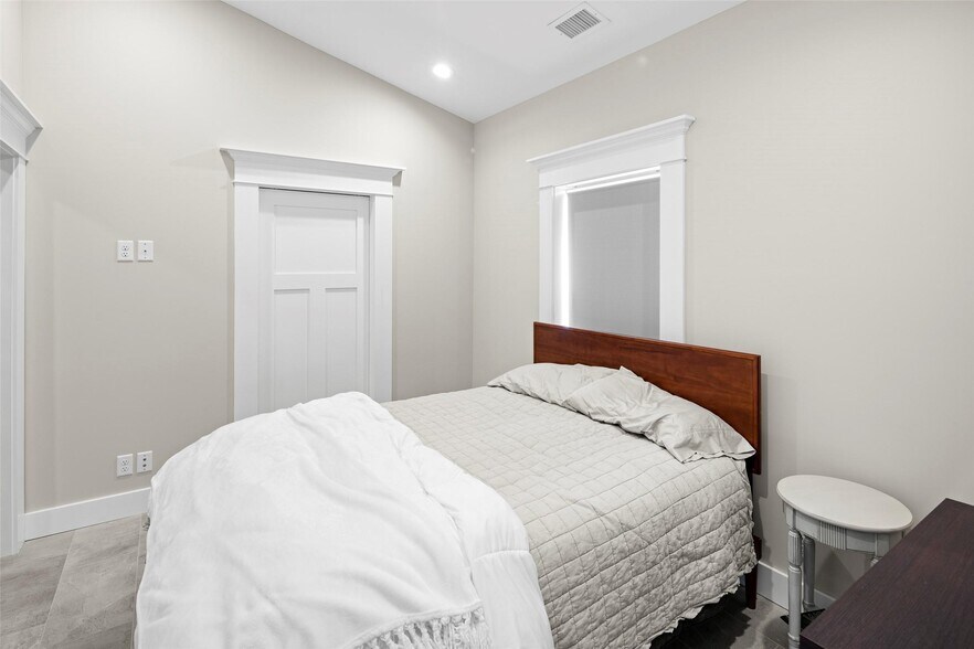 More Photos Of 135 Broad St, Asheville Office For Sale