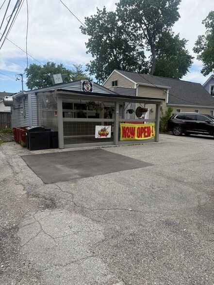 More Photos Of 6516 Ferguson St, Indianapolis Office For Lease