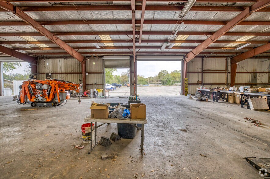More Photos Of 9516 E Dr Martin Luther King Blvd, Tampa Warehouse For Lease