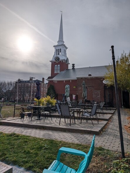 More Photos Of 92 Pleasant St, Newburyport Freestanding For Sale