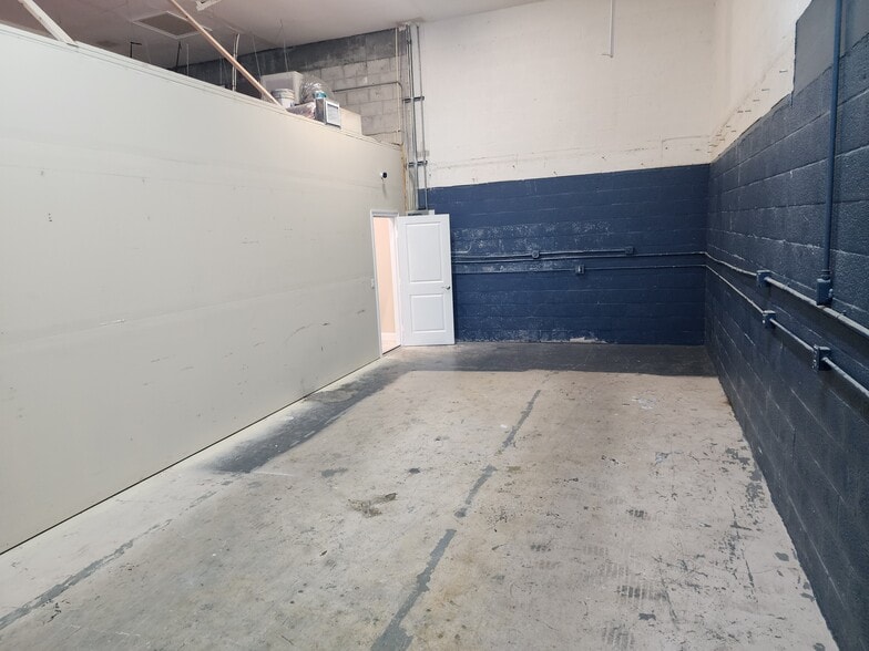 More Photos Of 920-936 36th Ct SW, Vero Beach Warehouse For Lease