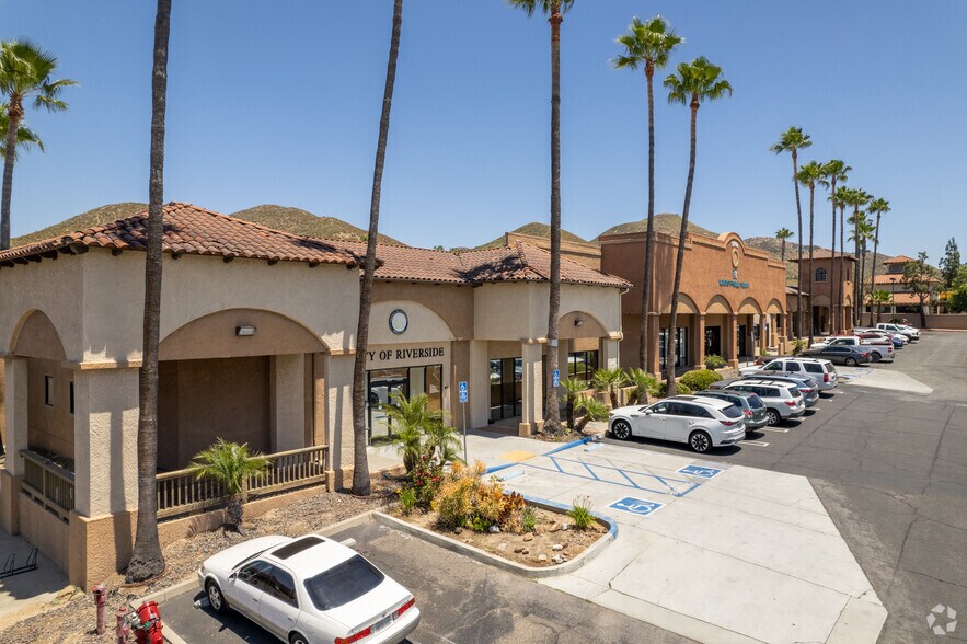 Primary Photo Of 31750-31764 Casino Dr, Lake Elsinore Storefront For Lease