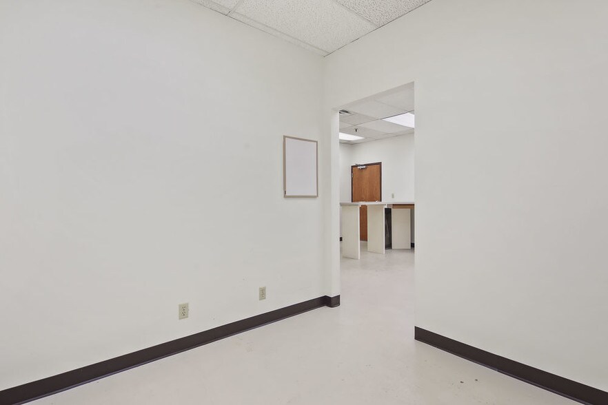 More Photos Of 110-114 S Rum River Dr, Princeton General Retail For Lease