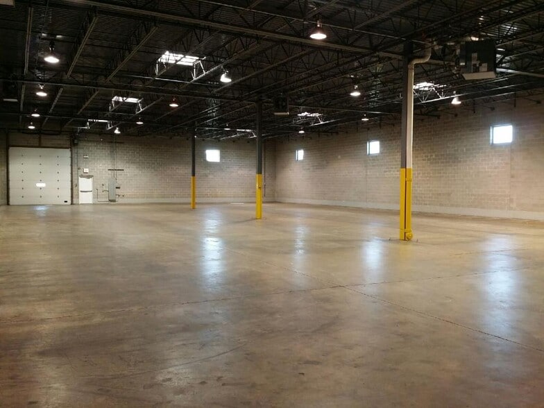 More Photos Of 345 Richert Rd, Wood Dale Warehouse For Lease