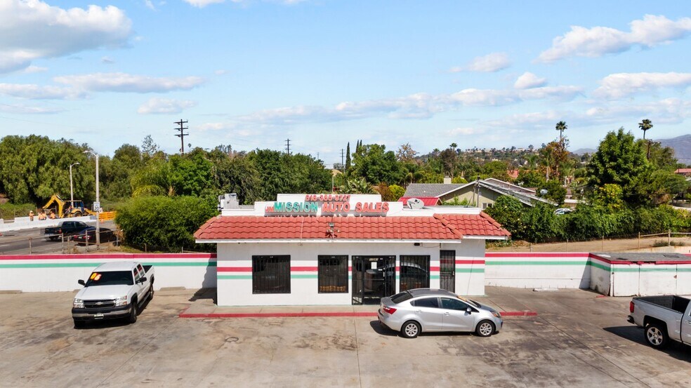 More Photos Of 11581 Rincon, San Fernando General Retail For Sale