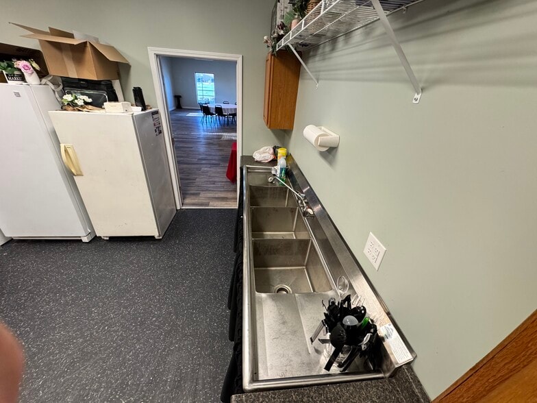 More Photos Of 6208 Crestwood Sta, Crestwood Medical For Lease