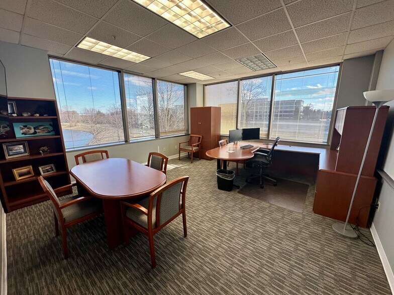 More Photos Of 301 Pennsylvania Pky, Indianapolis Office For Lease