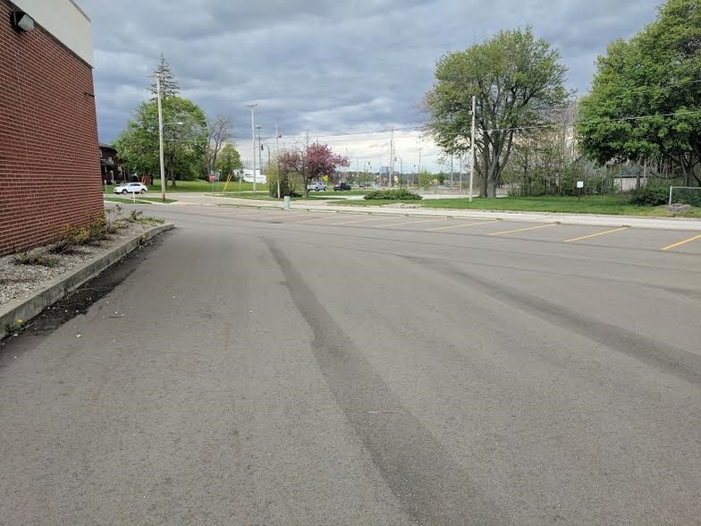 More Photos Of 1510 W Court St, Flint Medical For Lease