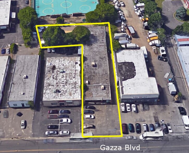More Photos Of 90 Gazza Blvd, Farmingdale Showroom For Sale