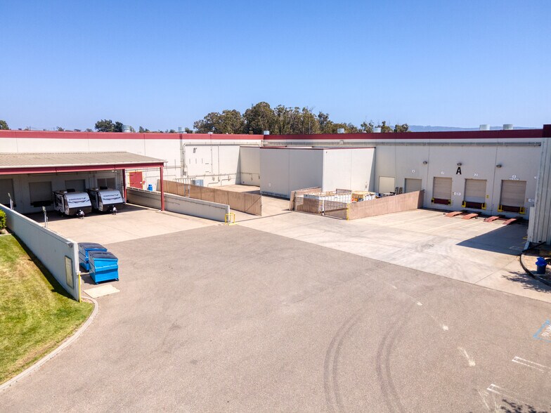More Photos Of 2717 Aviation Way, Santa Maria Warehouse For Lease