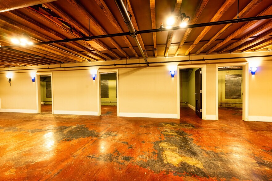 More Photos Of 247 Broad St, Kingsport Loft Creative Space For Sale