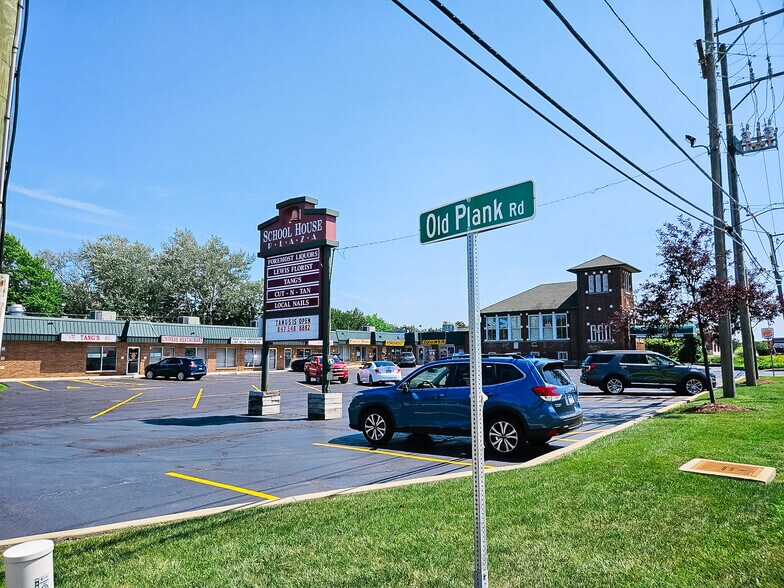 More Photos Of 115 S US Highway 45, Grayslake Storefront Retail Office For Lease