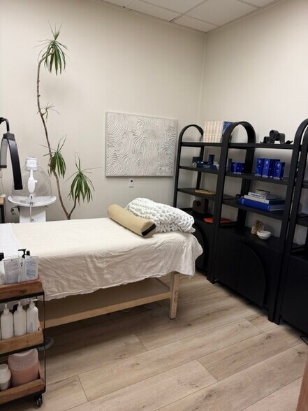 More Photos Of 1518-1520 W Magnolia Blvd, Burbank Coworking Space