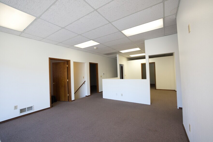 More Photos Of 100 N Fruitland St, Kennewick Office For Sale