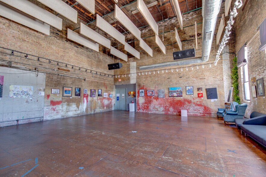 More Photos Of 1821 W Hubbard St, Chicago Loft Creative Space For Lease