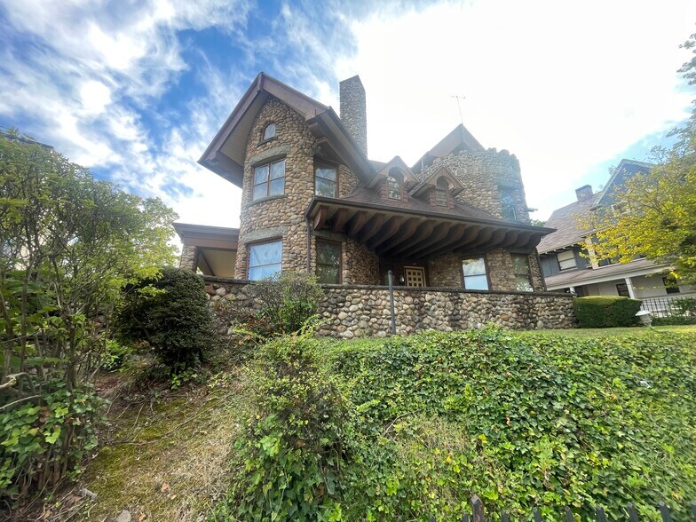 More Photos Of 57 Washington St, East Orange Office For Sale